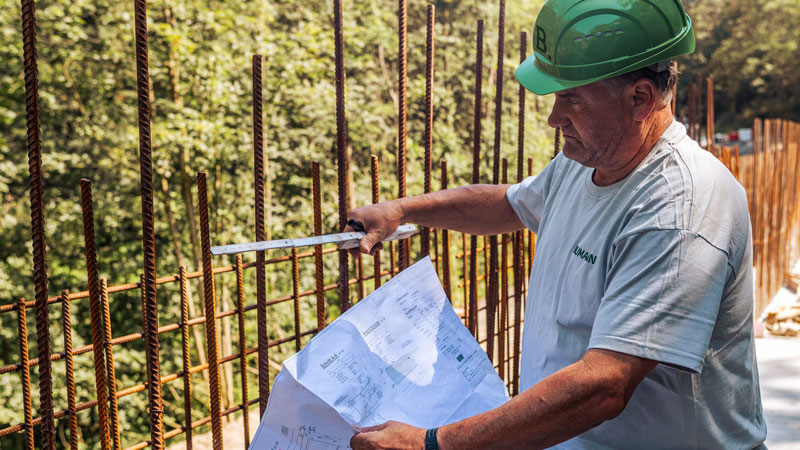 BAUMANN-Bauunternehmen auf der Baustelle